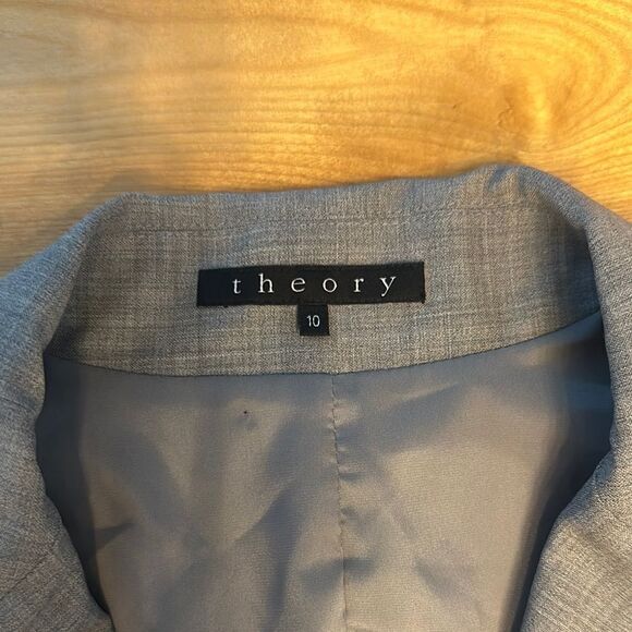 Theory Light Gray Structured Blazer with Notched Lapels and Fitted Silhouette - Picture 8 of 9